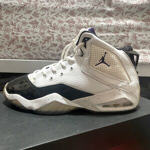 Pre-owned but in perfect, like-new condition. Comes with the original box.